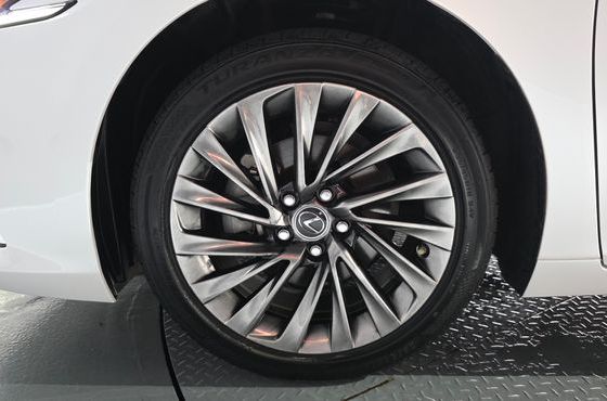 Lexus ES Luxury Plus — пробег 42 526 км — фото 5 из 5