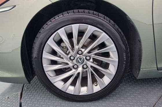 Lexus ES Luxury Plus — пробег 81 244 км — фото 5 из 5