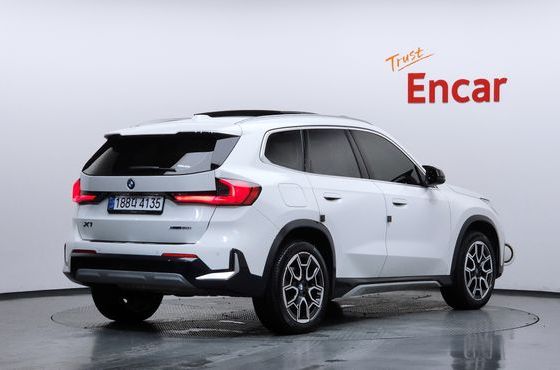BMW X1 xDrive 20i xLine — пробег 25 858 км — фото 2 из 5