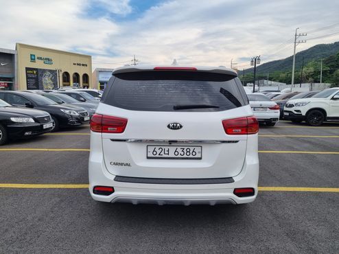 Kia Carnival 9-Seater Noblesse Special — пробег 273 384 км — фото 3 из 5