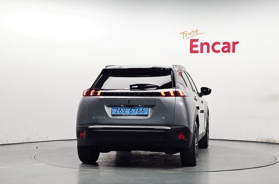 Peugeot 2008 EV GT — пробег 25 095 км — фото 4 из 5