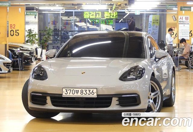 Porsche Panamera 3.0 AWD — пробег 35 000 км — фото 1 из 5