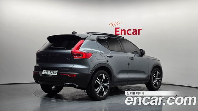 Volvo XC40 T4 R-Design — пробег 151 114 км — фото 2 из 5