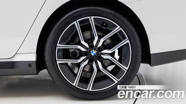 BMW 7-Series 740i xDrive M Sport — пробег 4 066 км — фото 5 из 5
