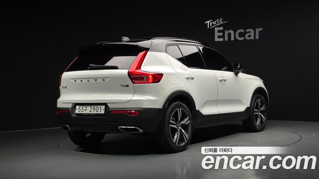 Volvo XC40 T4 R-Design — пробег 144 491 км — фото 2 из 5