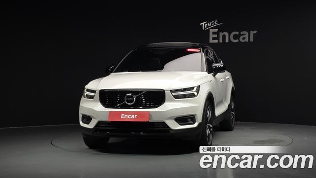 Volvo XC40 T4 R-Design — пробег 144 491 км — фото 3 из 5