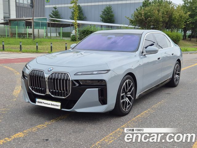 BMW 7-Series 740i xDrive M Sport — пробег 18 200 км — фото 1 из 5