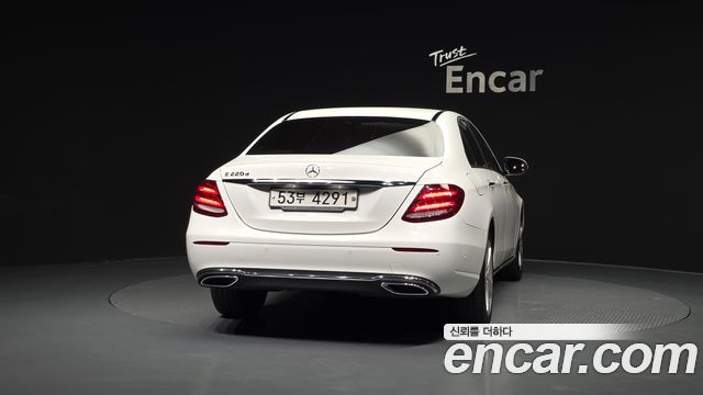Mercedes-Benz E-Class E220d Avantgarde — пробег 202 660 км — фото 4 из 5