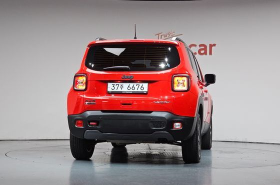 Jeep Renegade 2.0 Diesel Tailhawk AWD — пробег 68 335 км — фото 4 из 5