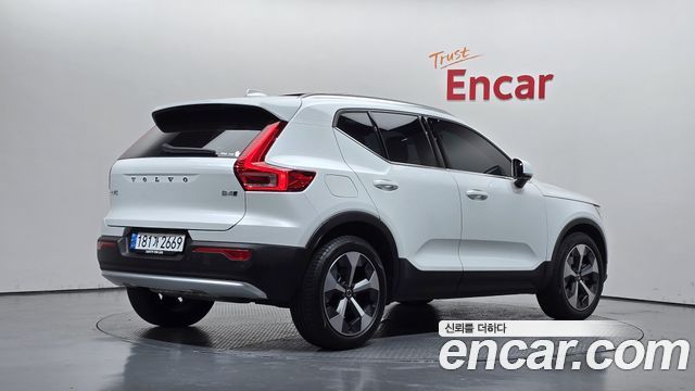 Volvo XC40 B4 Ultimate Bright — пробег 25 575 км — фото 2 из 5