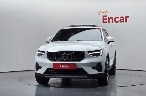 Volvo XC40 B4 Ultimate Bright — пробег 25 575 км — фото 3 из 5