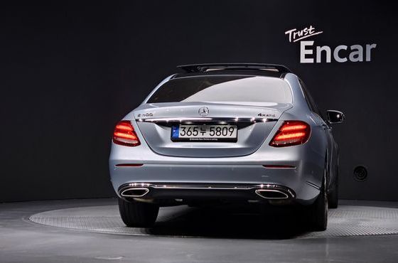 Mercedes-Benz E-Class E400 4MATIC Exclusive — пробег 69 535 км — фото 4 из 5