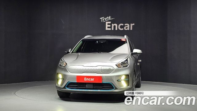 Kia Niro Prestige — пробег 61 460 км — фото 3 из 5