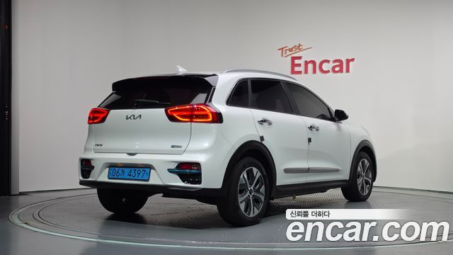 Kia Niro Prestige — пробег 100 149 км — фото 2 из 5