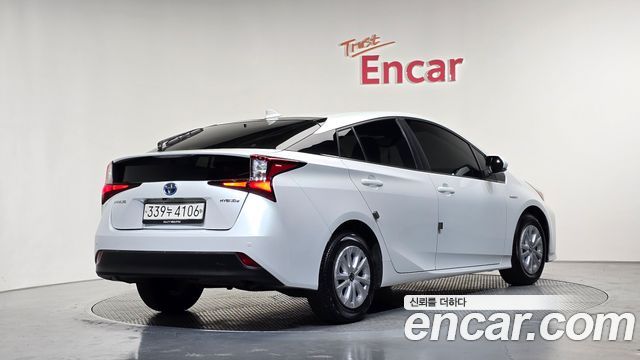 Toyota Prius 1.8 — пробег 65 918 км — фото 2 из 5