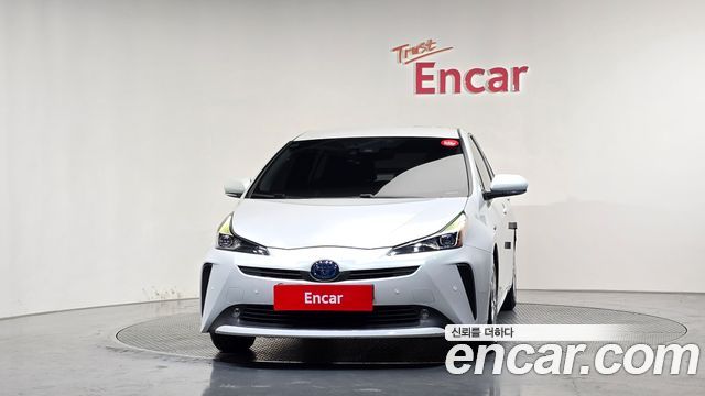 Toyota Prius 1.8 — пробег 65 918 км — фото 3 из 5