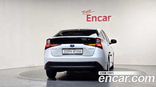 Toyota Prius 1.8 — пробег 65 918 км — фото 4 из 5