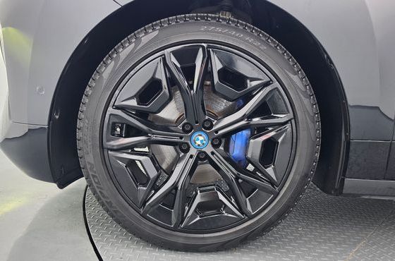 BMW iX xDrive40 First Edition — пробег 48 772 км — фото 5 из 5