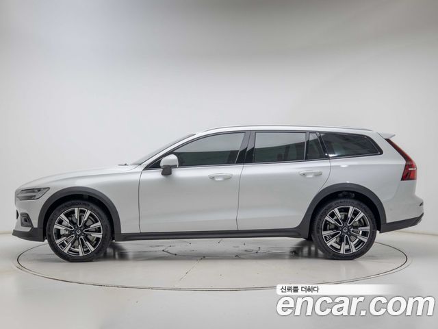 Volvo V60 B5 Ultra AWD — пробег 1 382 км — фото 3 из 5