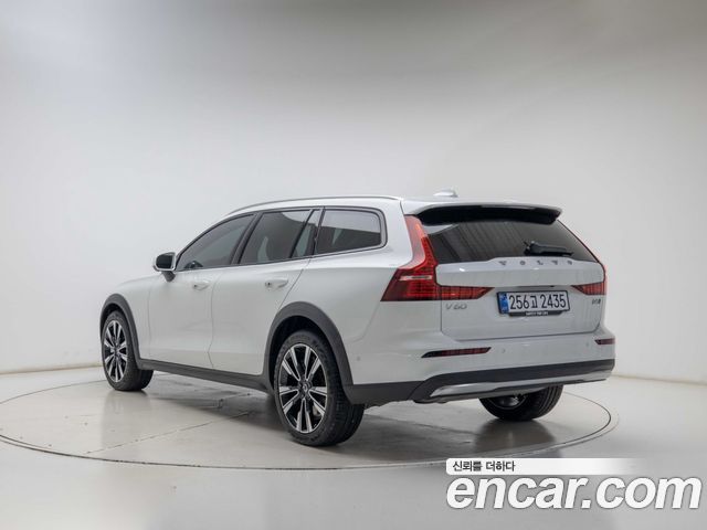 Volvo V60 B5 Ultra AWD — пробег 1 382 км — фото 4 из 5