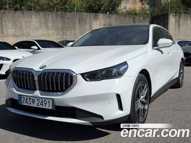 BMW 5-Series 530i xDrive — пробег 7 927 км — фото 1 из 5