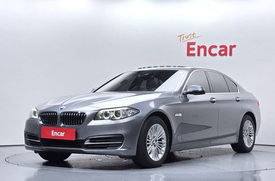 BMW 5-Series 520d xDrive — пробег 82 682 км — фото 1 из 5