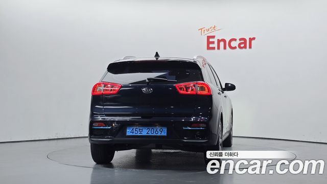 Kia Niro Prestige — пробег 49 556 км — фото 4 из 5