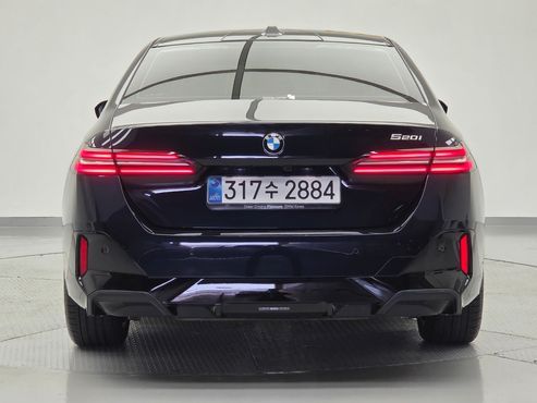 BMW 5-Series 520i M Sport — пробег 7 990 км — фото 4 из 5