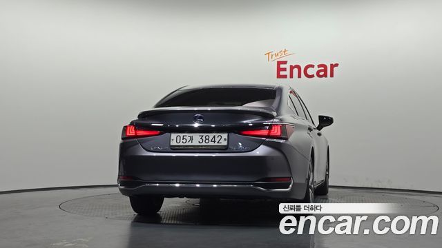 Lexus ES Supreme — пробег 202 228 км — фото 4 из 5