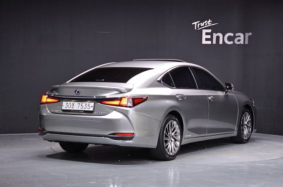 Lexus ES Executive — пробег 61 276 км — фото 2 из 5