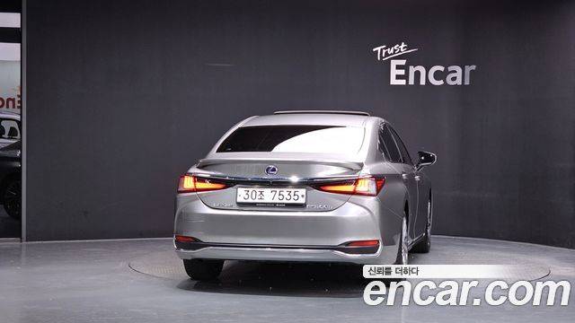 Lexus ES Executive — пробег 61 276 км — фото 4 из 5