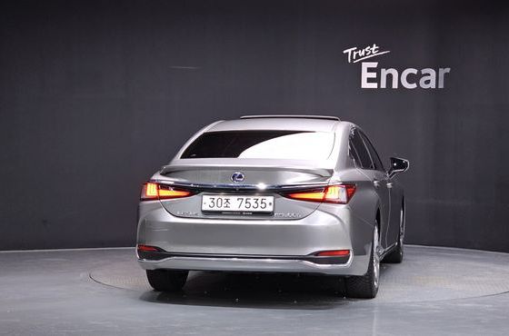 Lexus ES Executive — пробег 61 276 км — фото 4 из 5