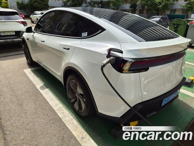 Tesla Model Y Premium RWD — пробег 720 км — фото 5 из 5