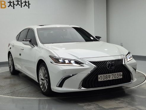 Lexus ES Executive — пробег 67 102 км — фото 1 из 5