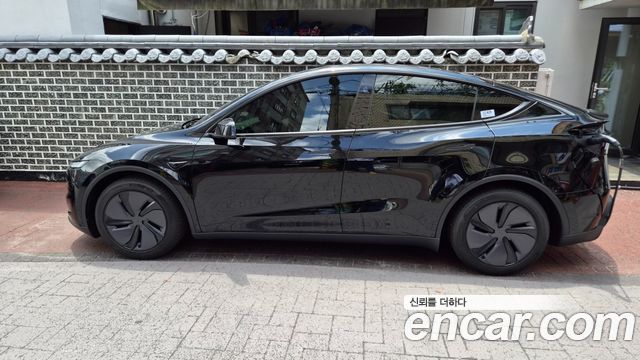Tesla Model Y Premium Long Range AWD — пробег 900 км — фото 3 из 5