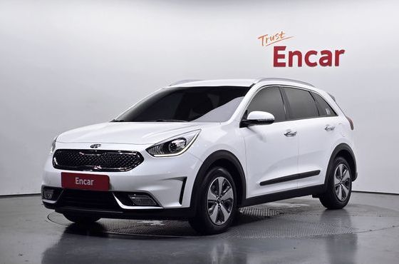 Kia Niro Prestige — пробег 124 813 км — фото 1 из 5