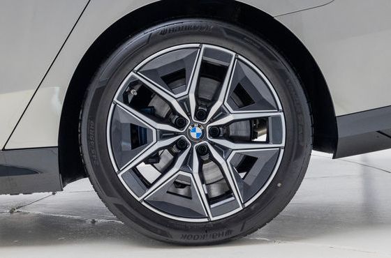 BMW 5-Series 520i M Sport — пробег 8 760 км — фото 5 из 5