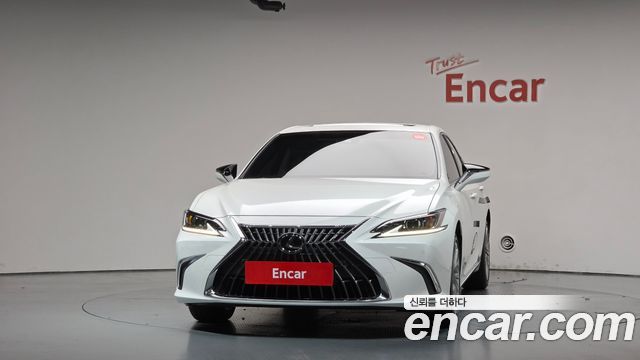 Lexus ES Luxury Plus — пробег 22 339 км — фото 3 из 5
