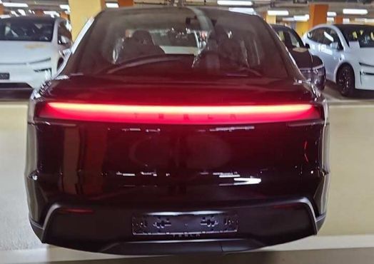 Tesla Model Y L Long Range AWD — пробег 1 км — фото 3 из 5