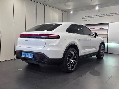 Porsche Macan Base — пробег 4 528 км — фото 2 из 5