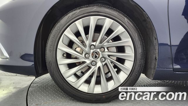Lexus ES Executive — пробег 59 031 км — фото 5 из 5