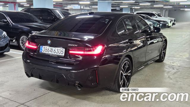 BMW 3-Series 320i M Sport — пробег 11 108 км — фото 2 из 5