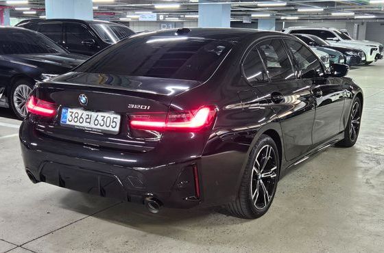BMW 3-Series 320i M Sport — пробег 11 108 км — фото 2 из 5