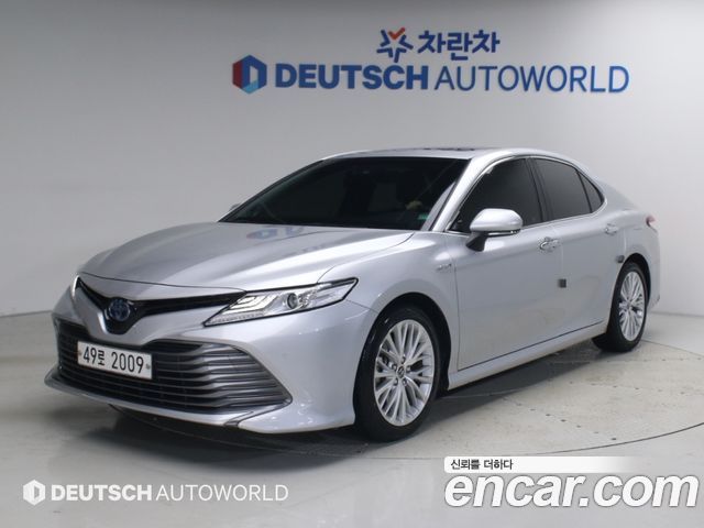 Toyota Camry 2.5 XLE Hybrid — пробег 49 502 км — фото 1 из 5