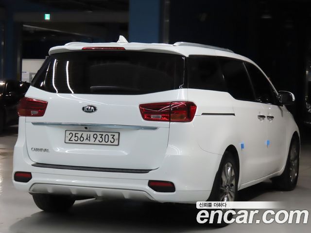 Kia Carnival 9-Seater Prstige — пробег 166 122 км — фото 2 из 5
