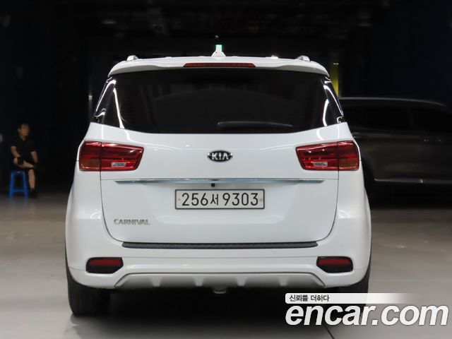 Kia Carnival 9-Seater Prstige — пробег 166 122 км — фото 4 из 5