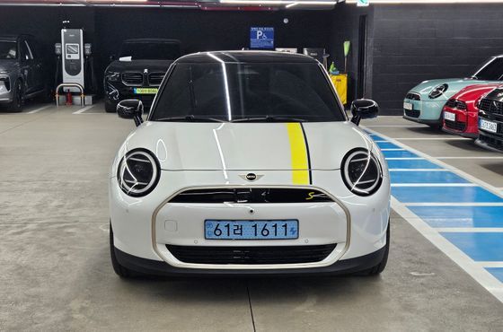 Mini Cooper SE Favoured — пробег 10 262 км — фото 3 из 5