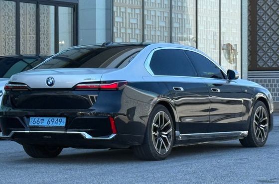 BMW i7 eDrive 50 M Sport Limited — пробег 46 100 км — фото 2 из 5