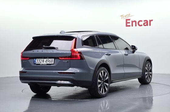 Volvo V60 B5 Ultimate AWD — пробег 61 326 км — фото 2 из 5