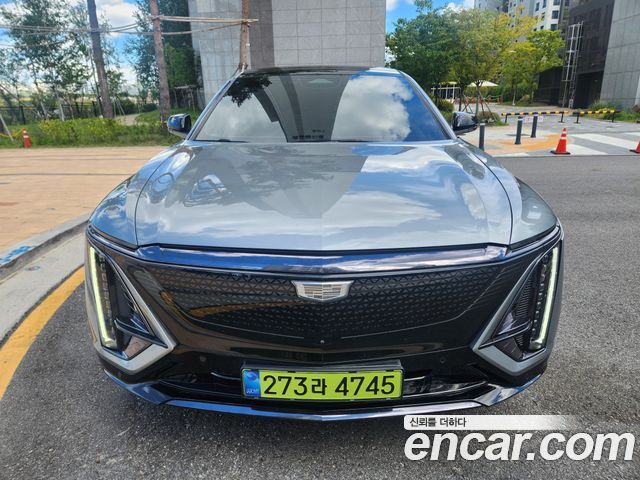 Cadillac Lyriq Sport — пробег 16 000 км — фото 1 из 5